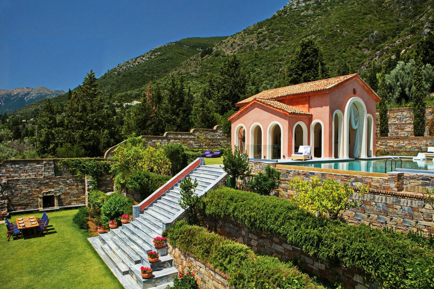 Luxury properties in Greece