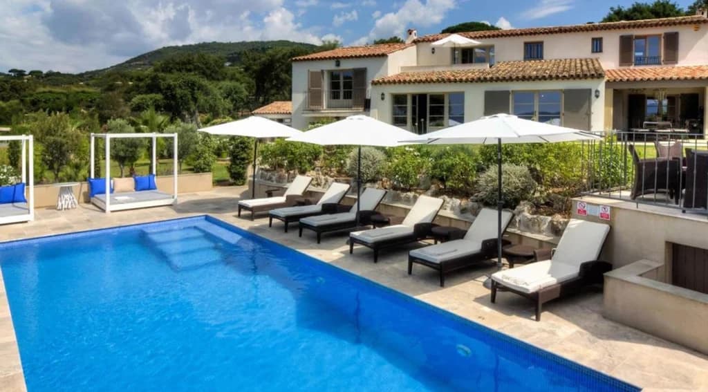 Villa Paradis outdoor pool terrace with sunloungers and white parasols, Sainte-Maxime, France