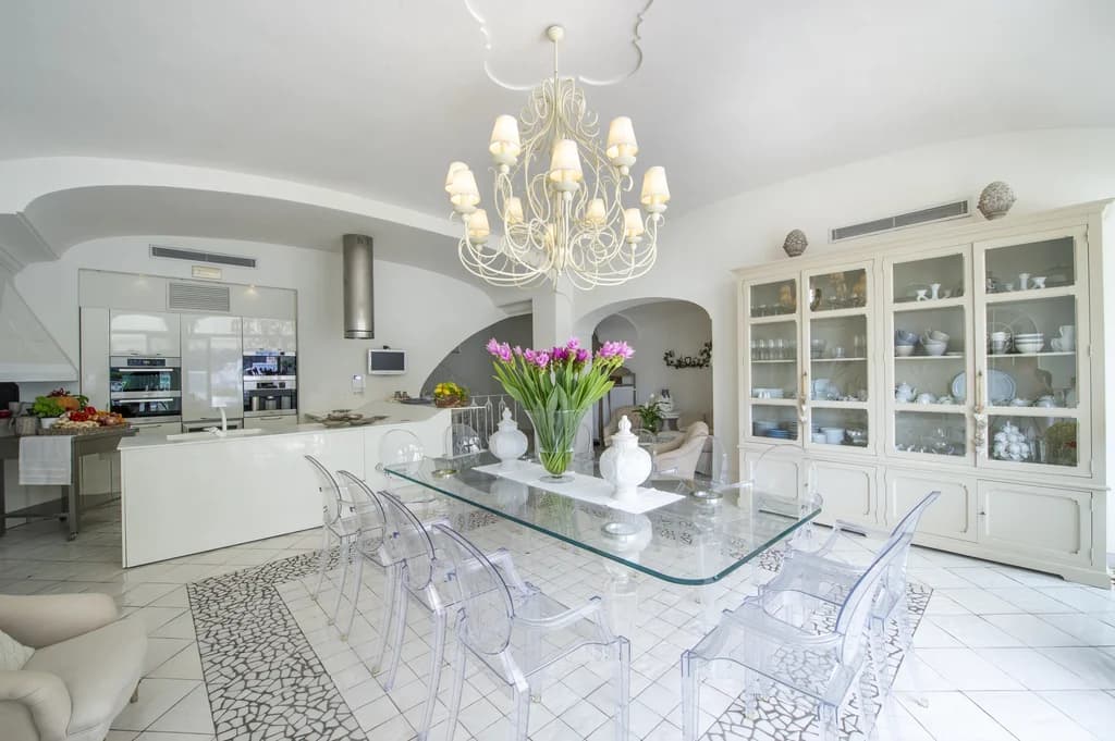 Villa Favolosa open-plan kitchen and dining area, Positano, Amalfi Coast, Italy