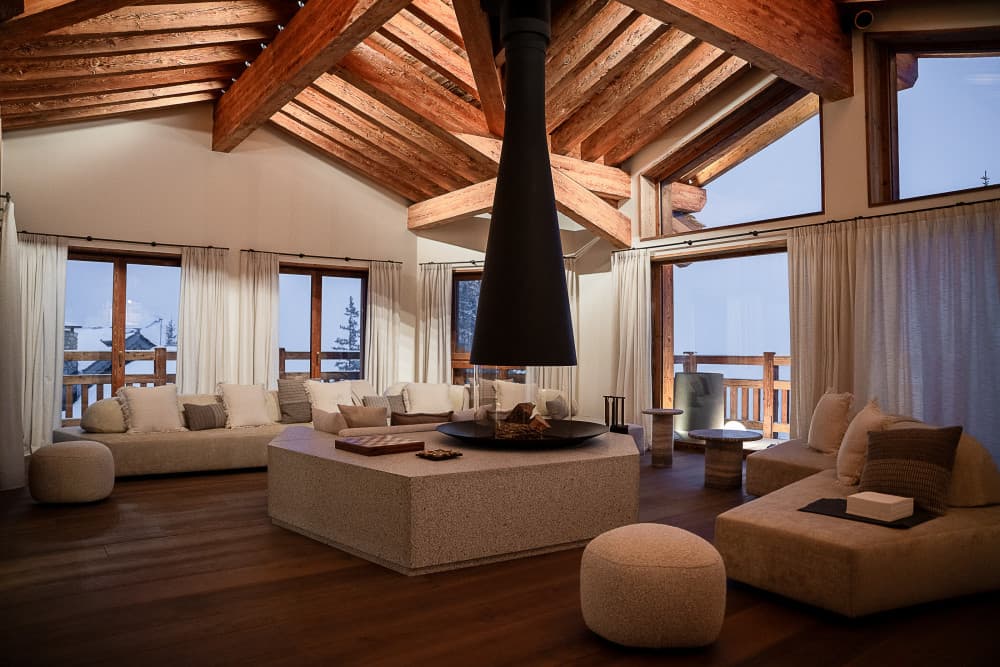 Courchevel 208 main living room with cathedral ceiling and fireplace, Courchevel 1850, France
