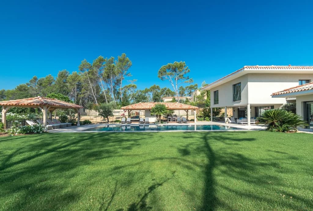 Villa Style estate garden overview with pool and pavilions, Tourrettes, France