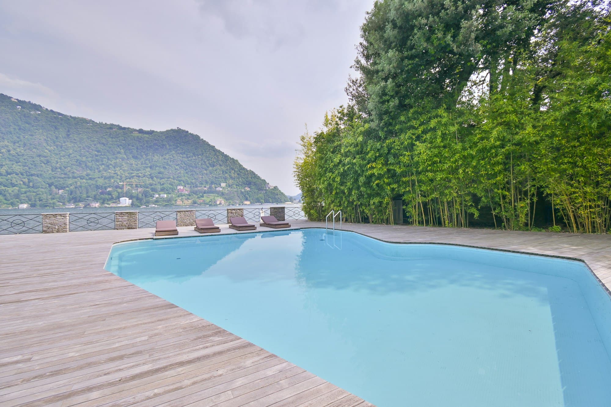 Elegant Lake Manor infinity pool overlooking Lake Como, Cernobbio, Italian Lakes, Italy